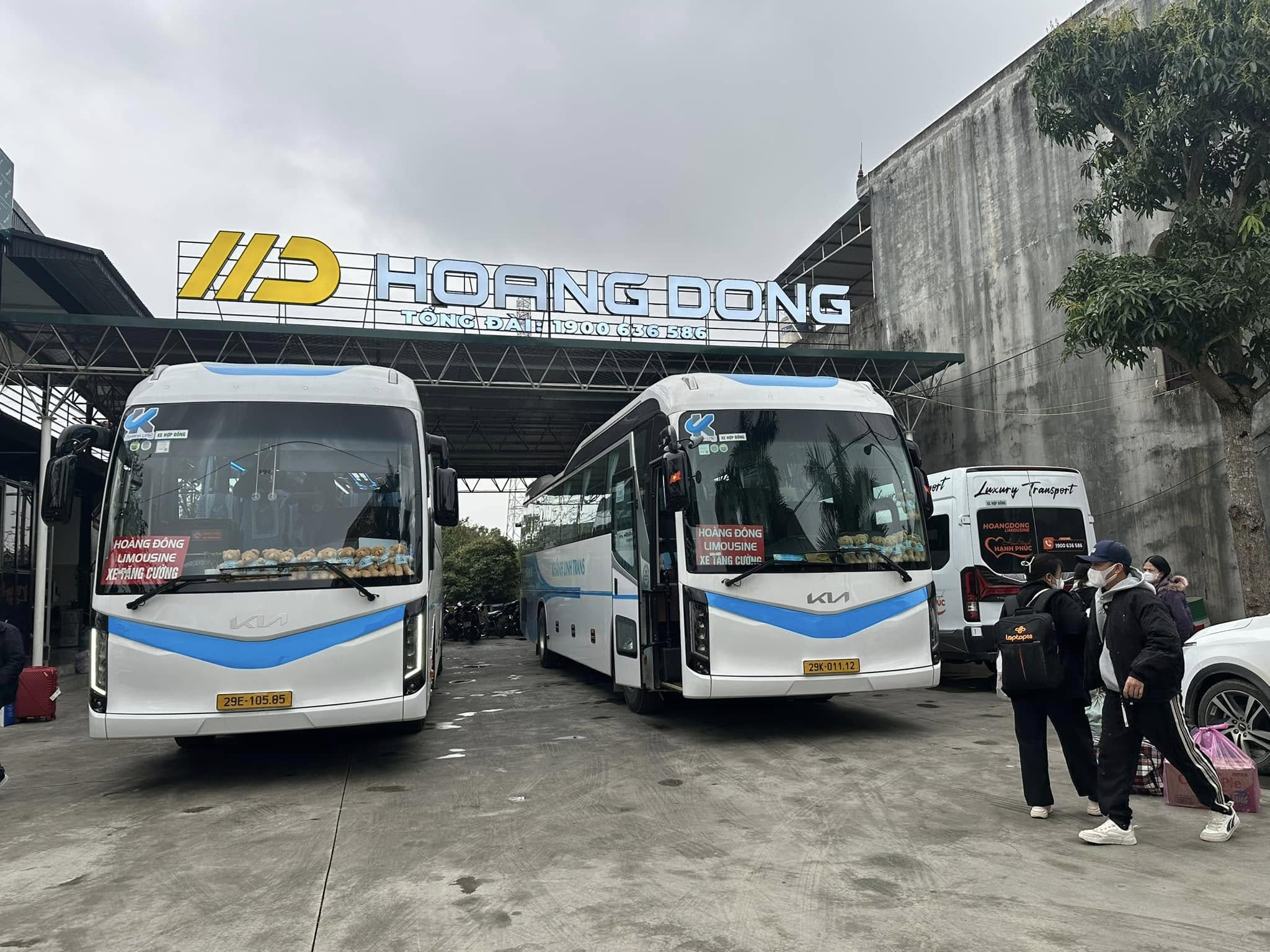 Nhà xe Hoàng Đông